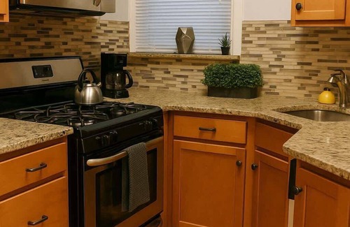 Boystown Apartamento | 2BR on N Halsted St: Lakeview Living