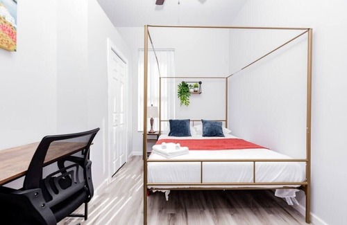 Lafayette Square Apartamento | 2BR Park Ave Townhome with parking | CozySuites