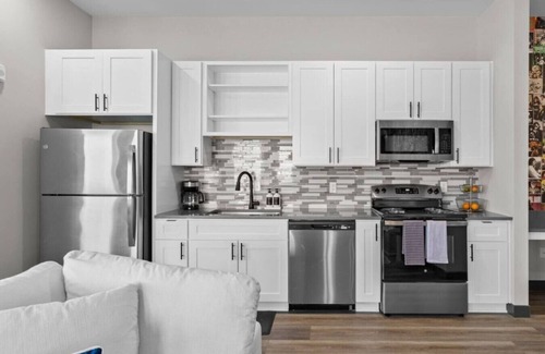 South Nashville Apartamento | 2BR Penthouse in Nashville`s Heart - Free Parking