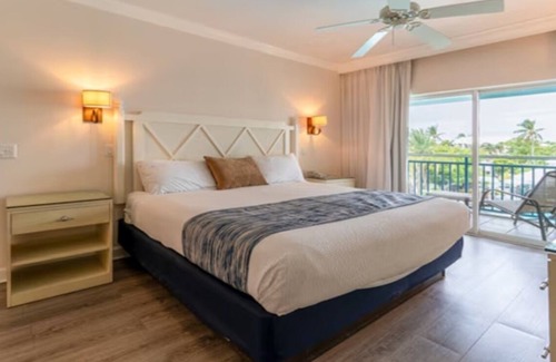 Captiva Hotel | 2BR Poolside Suite | Outdoor Swimming Pools | Close to the Beach | Free Parking