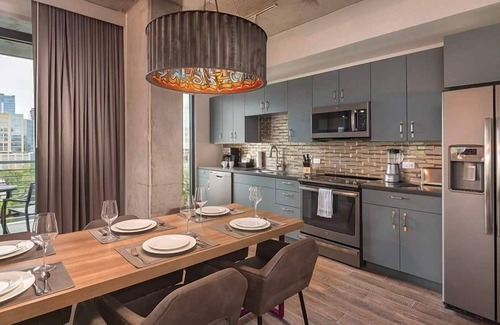 Civic District Condominio | 2br Presidential Condo in Downtown Austin!