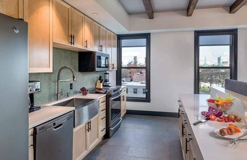 Old Town Chinatown Condominio | 2br Presidential Condo in Waterfront District!