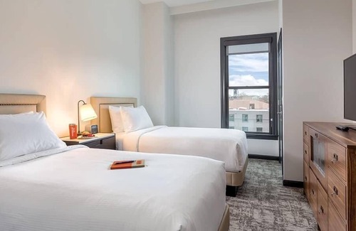 Old Town Chinatown Condominio | 2br Presidential Condo in Waterfront District!
