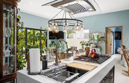 Washington Casa | 2BR Private Pool ~ OutdoorDining ~ Amazing Gardens