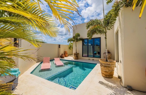 Washington Casa | 2BR Private Pool ~ OutdoorDining ~ Amazing Gardens