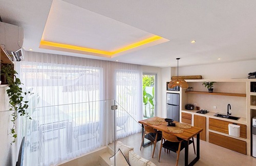 Batu Bolong Villa | 2BR Private Pool Villa with Sunken Lounge & Balcony in Canggu