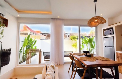Batu Bolong Villa | 2BR Private Pool Villa with Sunken Lounge & Balcony in Canggu