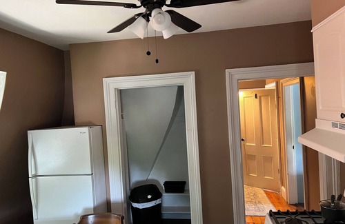 Poughkeepsie Apartamento | 2Br Private Victorian Apartment in City Location on Half Acre Sleeps 5