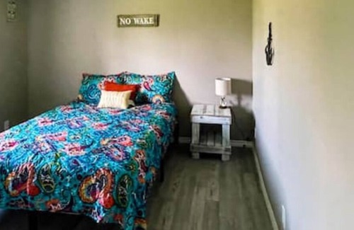 Aransas Pass Cabaña | 2BR Remodel, Pets OK, Free WIFI & Parking, Kitchen