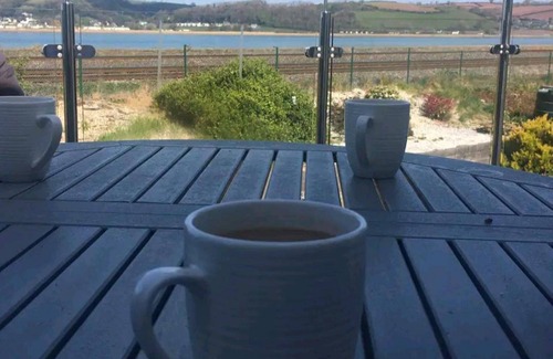 Ferryside Casa | 2br-sleeps4-balcony-petsok-parking-ferryside