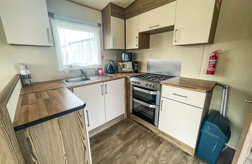 Clacton-on-Sea Cabina | 2br-sleeps6-wifi-freeparking-holidaypark