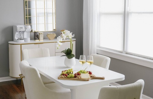 Cragin Apartamento | 2BR, Sleeps7 Coffee Station, Backyard w/ Grill