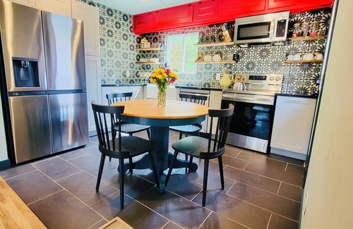 Fort Worth Casa | Cowtown Honey Hive - Walk to Heart of Stockyards!