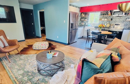 Fort Worth Casa | Cowtown Honey Hive - Walk to Heart of Stockyards!