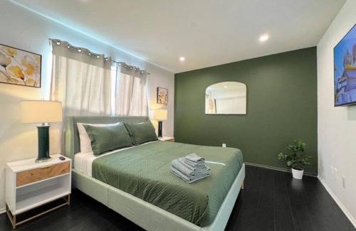 Universal City Casa | 2BR Suite in the Heart of Hollywood -BR5