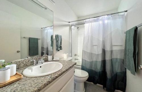 Universal City Casa | 2BR Suite in the Heart of Hollywood -BR5