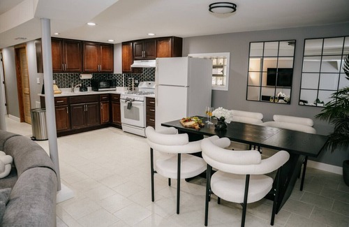 Cragin Casa | 2BR Traveler's Favorite, Modern and Clean