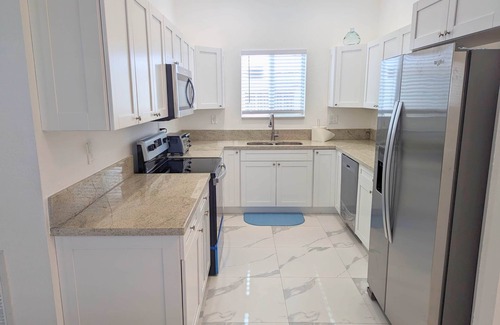 Downtown Fort Lauderdale Casa | Modern style house, boasting a single-story layout . 3 minutes from downtown!