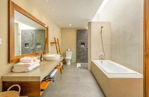 Pecatu Villa | 2BR Tropical Spacious Villa, 8 Min Padang2 Beach