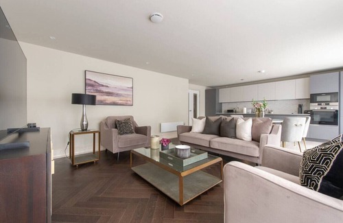 Chigwell Apartamento | 2BR Urban Vista Retreat