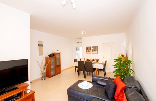 Portimao Apartamento | 2BR w/ Pools, Jacuzzi & A/C – Portimão Beach