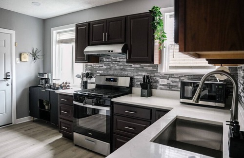 Cragin Apartamento | 2BR w/Workspace + Coffee Bar Near Transit