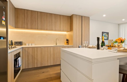 West End Apartamento | 2BR West End Apt w/ Parking Walk to Convention Ctr