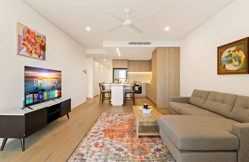 West End Apartamento | 2BR West End Apt w/ Parking Walk to Convention Ctr