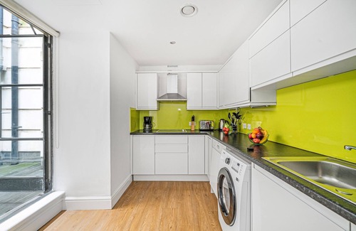 The City of London Apartamento | 2BR with Patio in the Heart of Holborn