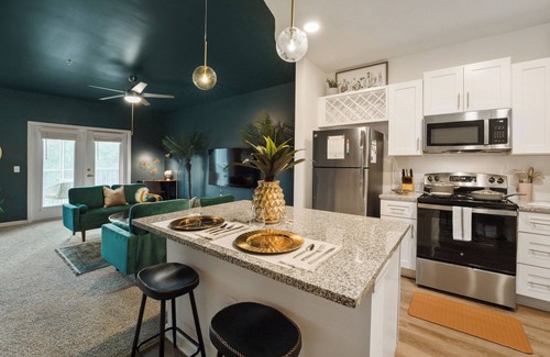 Yulee Apartamento | 2BR with Private Screened Balcony, Pool, Gym & Cornhole: Resort Style Experience