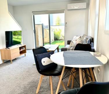 Upper Riccarton Casa | 2BRD 2BTH Riccarton townhouse FREE car park