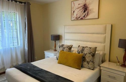 Die Hoewes Apartamento | 2e - No load shedding 2 bed home to relax into