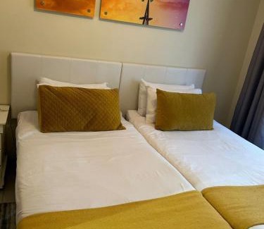 Die Hoewes Apartamento | 2e - No load shedding 2 bed home to relax into