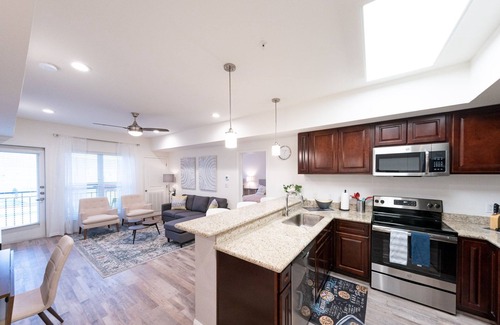 Katy Casa | 2G| Homely Private Condo| Charm in KAT & Marketplace|