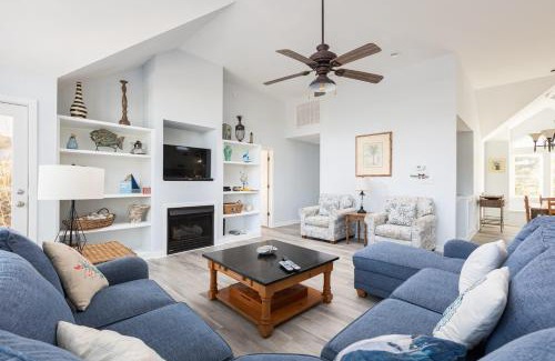 Corolla Village Casa | 2min Walk to Beach Pool Spa Game Room Big Yard