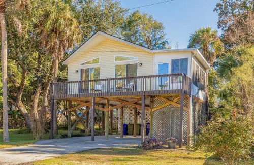 Folly Beach Casa | 2nd Block E Huron - Keep Palm - Adorable House Minutes from the Beach
