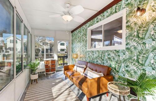 Folly Beach Casa | 2nd Block E Huron - Keep Palm - Adorable House Minutes from the Beach