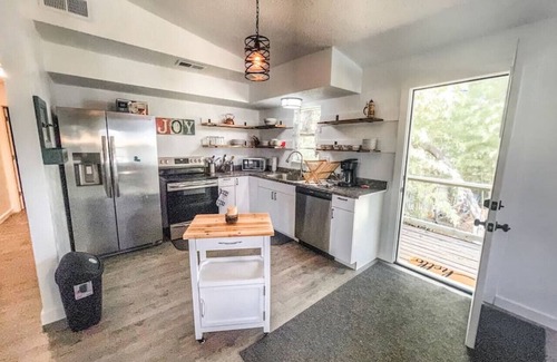 Canyon Lake Apartamento | 2nd floor, 2 bedroom, 2 bathroom unit near Boat Ramp 2 in Canyon Lake!
