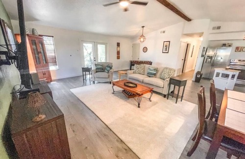 Canyon Lake Apartamento | 2nd floor, 2 bedroom, 2 bathroom unit near Boat Ramp 2 in Canyon Lake!