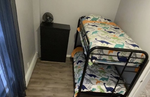 Irvington Apartamento | 2nd floor Accommodating Contemporary Clean and safe 3 bedroom Apartment