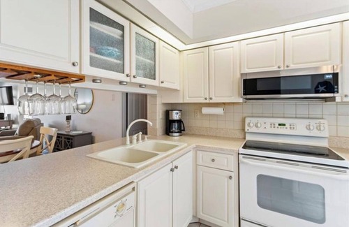 Isla del Sol Condominio | 2nd floor condo overlooking pool with a beautiful bay view.