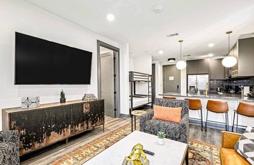 Rolling Mill Hill Condominio | 2nd-floor downtown condo near top attractions with balcony, rooftop lounge, gym