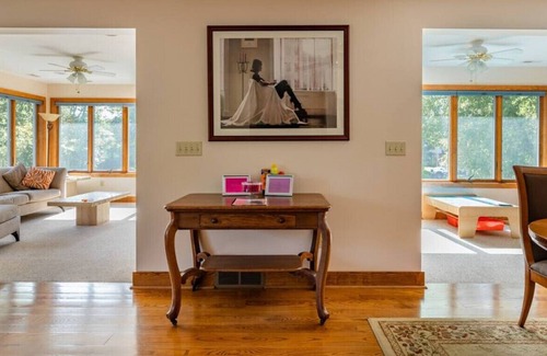 Edgewater Condominio | 2nd Floor Edgewater · Lovely Lakefront Home 3Bd+Crib 8 min to Downtn