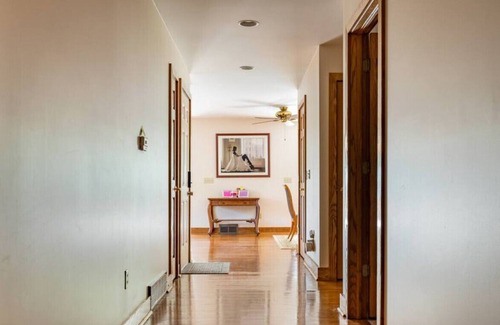 Edgewater Condominio | 2nd Floor Edgewater · Lovely Lakefront Home 3Bd+Crib 8 min to Downtn