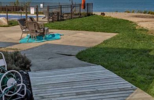 Edgewater Condominio | 2nd Floor Edgewater · Lovely Lakefront Home 3Bd+Crib 8 min to Downtn