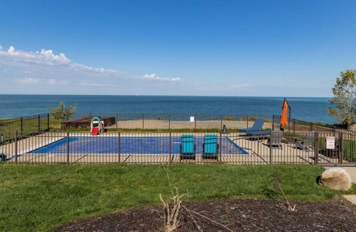 Edgewater Condominio | 2nd Floor Edgewater · Lovely Lakefront Home 3Bd+Crib 8 min to Downtn