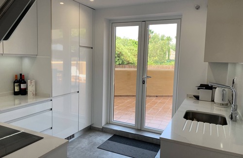 New Golden Mile Apartamento | Apartamento de lujo junto a la playa con bañera de hidromasaje - 3 terrazas soleadas, wifi y barbacoa de gas