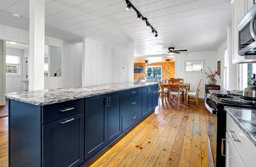 South Carolina Lowcountry Casa | 2nd Row on Point St.,NO PAVED RD TO CROSS! 4Br/3bth OCEANVIEWS, Linens Included!