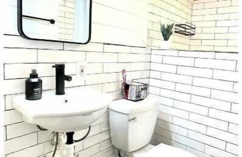 New Braunfels Casa | 2nd story guest house in downtown New Braunfels