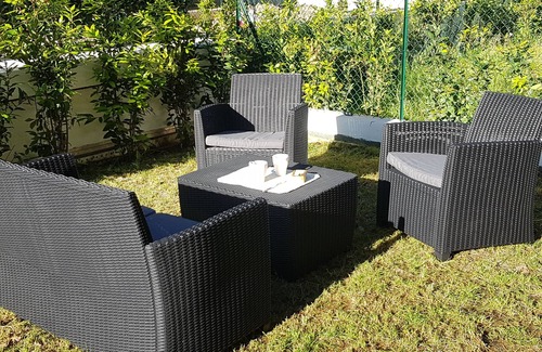 La Bocca Nord Apartamento | 2p air-conditioned apartment in quiet residence with small garden